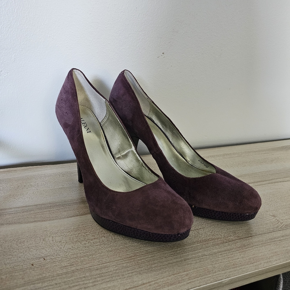 Genuine leather Grape alfani pumps size 8